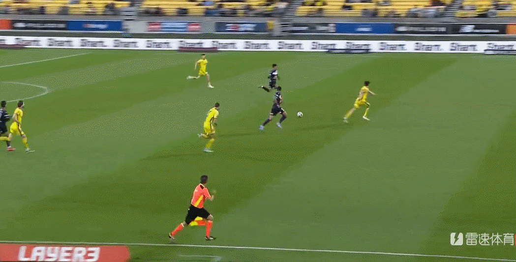 Hiệp 1 giải Super League Úc: Velupillai ghi bàn, Piper ghi bàn, Machah ghi bàn, Melbourne Victory 2-1 Wellington Phoenix