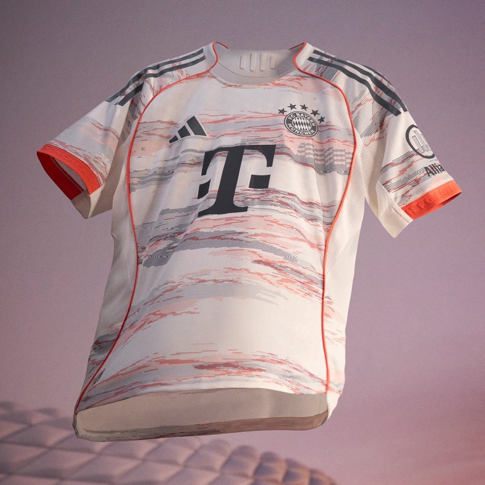 The Sun: Việc Bayern Munich sử dụng áo đấu sân khách màu trắng của mùa giải mới trong trận đấu cuối cùng đã gây ra sự bất bình lớn trong cộng đồng người hâm mộ