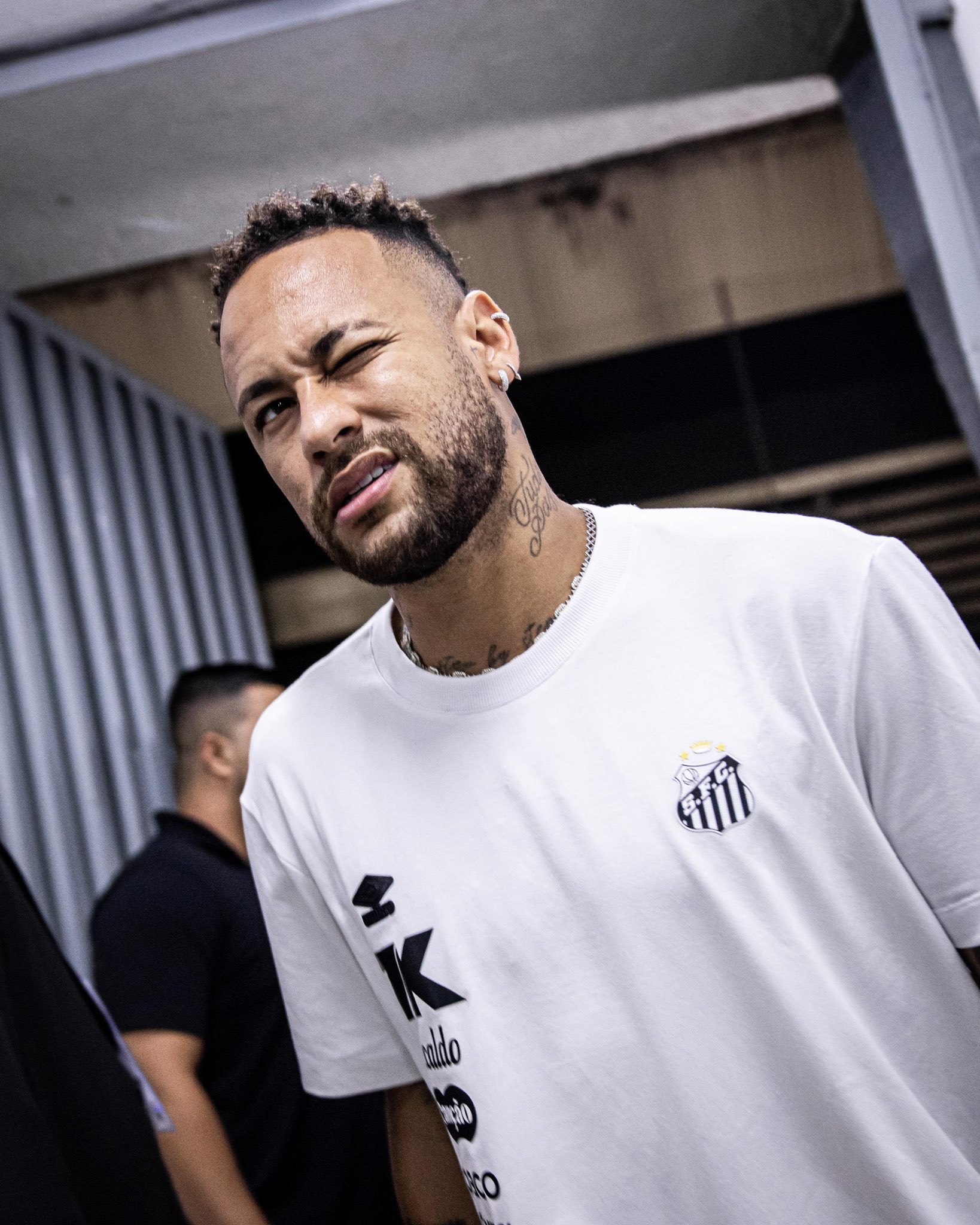 Trở lại sau một tháng! Neymar đã ngồi dự bị trong trận đấu của Santos hôm nay