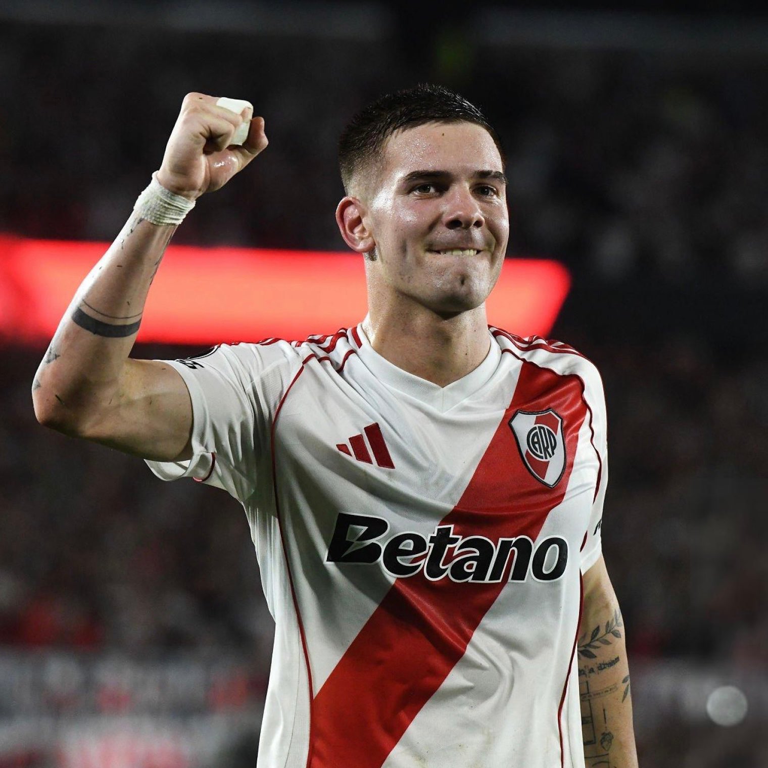 Tin đồn chuyển nhượng hàng ngày: Real Madrid hoàn tất thương vụ ngôi sao 17 tuổi của River Plate, Nouri gia nhập Manchester City với giá 40 triệu euro