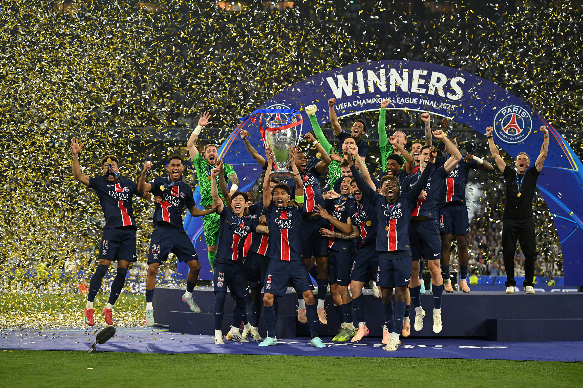 ⛳Chi tiết: Enrique vẽ con rồng và Dembélé thêm nét hoàn thiện, trong khi Inter Milan chịu trách nhiệm về bảng nền