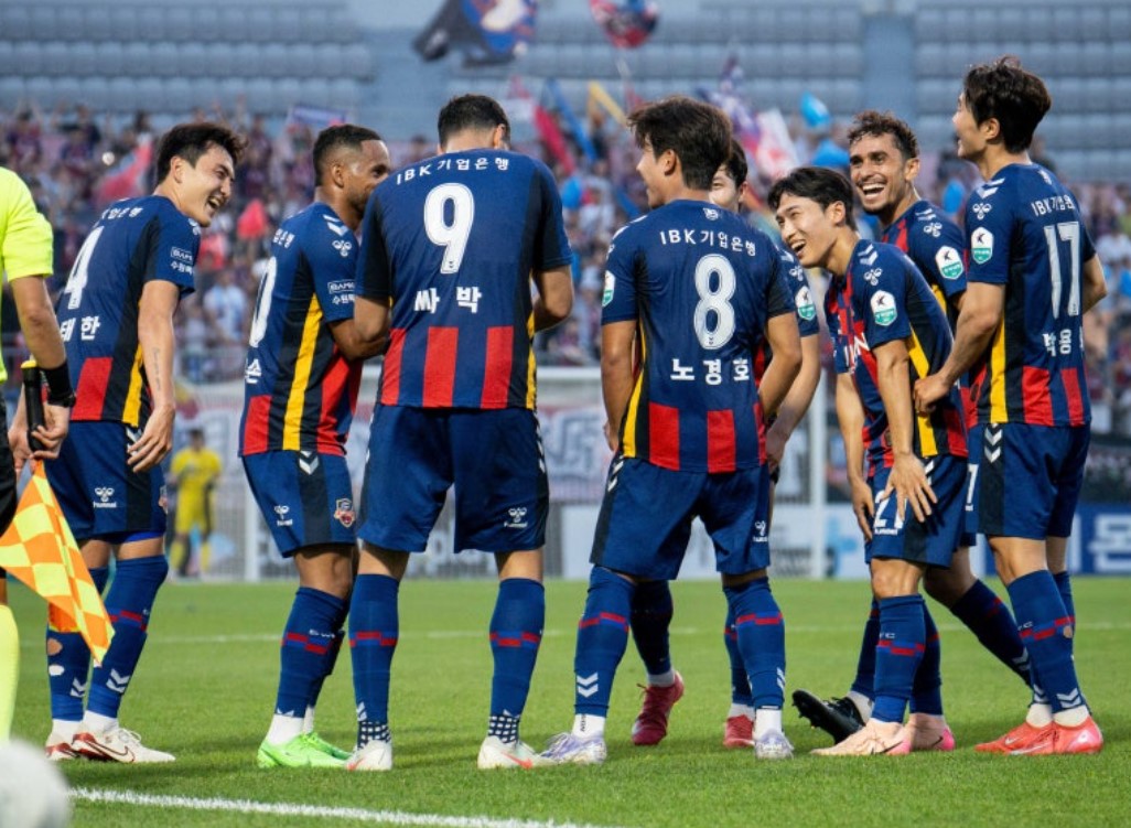 Bản tin trước giải K-League Hàn Quốc: Suwon đã có nhiều bản hợp đồng trong kỳ chuyển nhượng mùa hè và cầu thủ chủ chốt Asani của Gwangju đang có phong độ cao