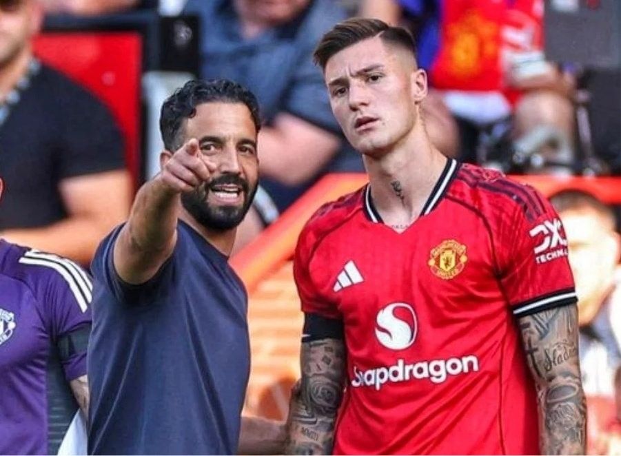 Người hâm mộ Manchester United chỉ trích Sheshko: Anh ta biến mất ngay khi vào sân, giống như một chiếc nón tập luyện